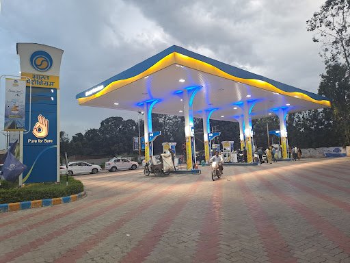 Bharat Petrolium with CNG Pump, Dehradun Highway
