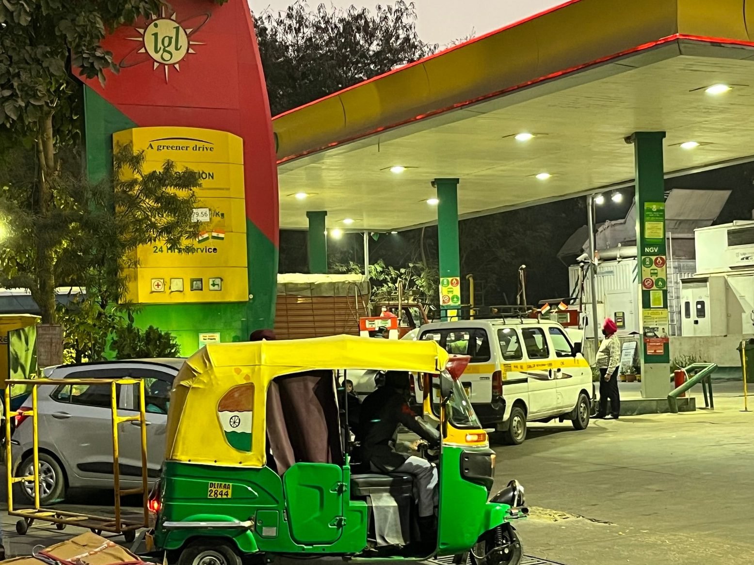 igl cng station brar square